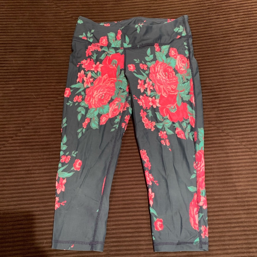 Flowery cropped athletic leggings